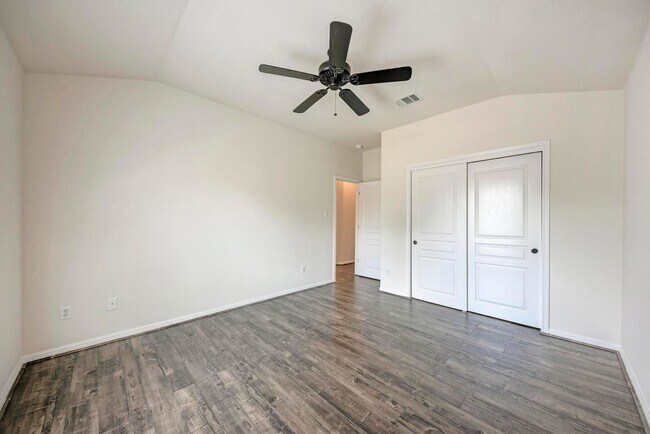 Building Photo - Large home in Pflugerville!  3 car garage - Highland Park Neighborhood