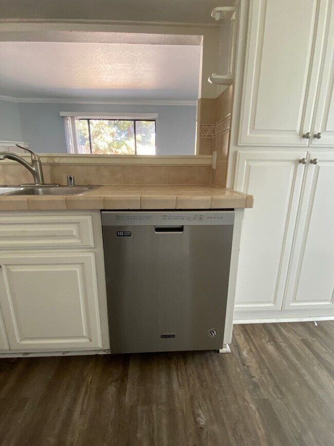 Building Photo - Large Centrally Located Two Story Condo wi...