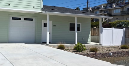 Building Photo - AVAILABLE NOW - 2 Bed, 2 Bath Downstairs Morro Bay Apartment