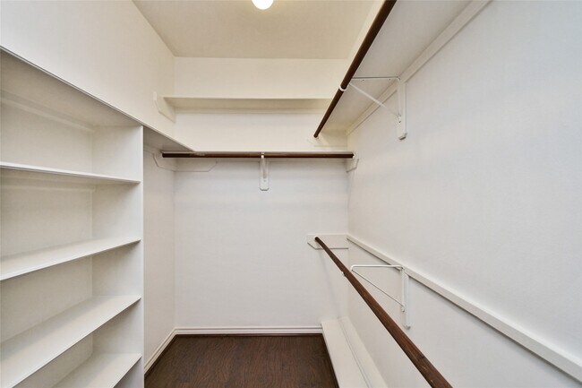 Building Photo - 1506 Forest Home Dr