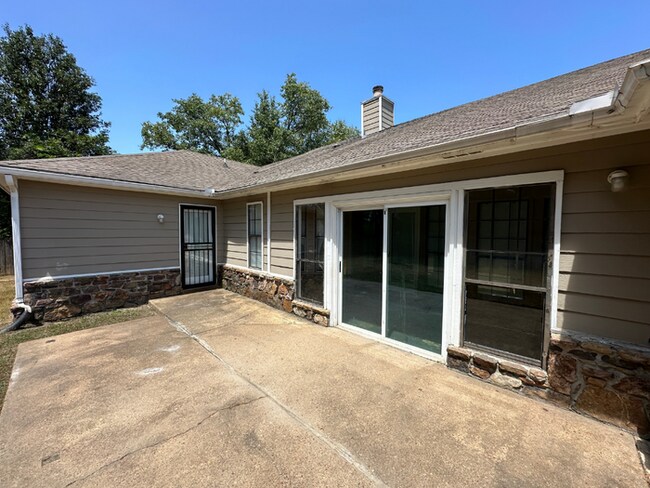 Building Photo - Grand 4BR/2BA Near Southwind | 2,438 Sq Ft, Stone Fireplace, Soaking Tub & 2-Car Garage