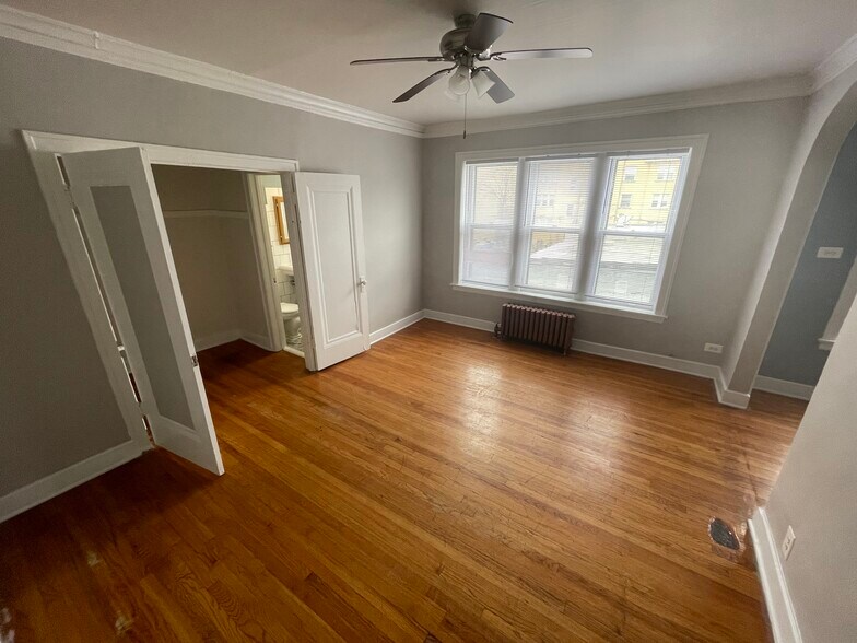 Building Photo - 4588 N Elston Ave