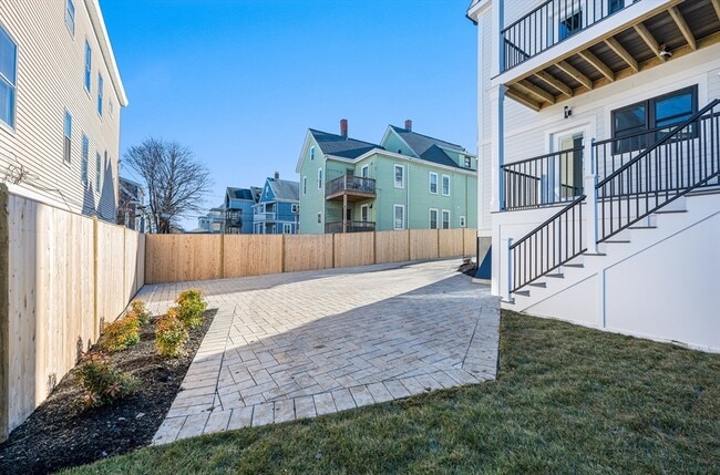 Building Photo - 31 Ware St