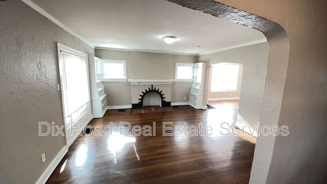 Building Photo - 1303 Kumler Ave