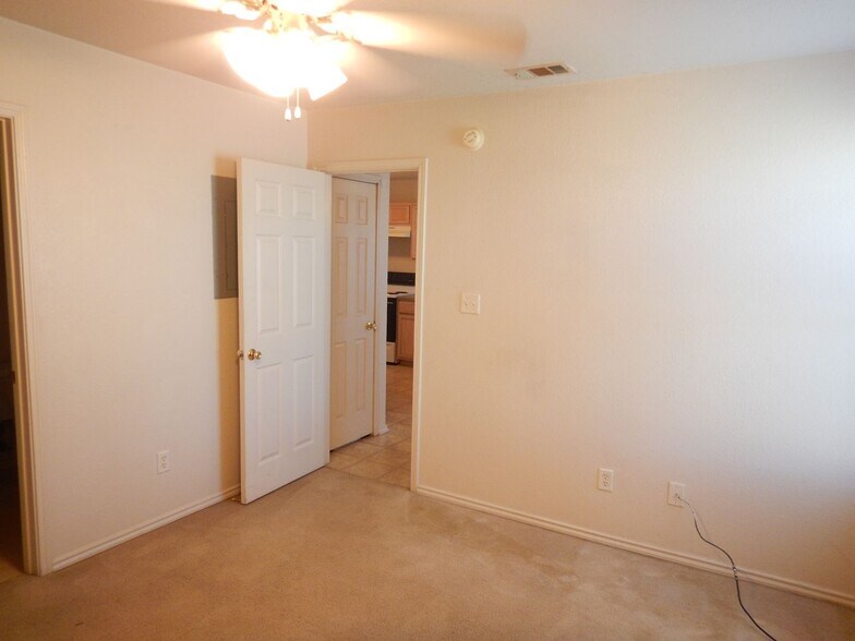 Building Photo - 2901 Cantabrian Dr