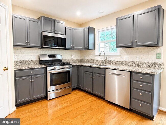 Building Photo - 6556 Ridgeborne Dr
