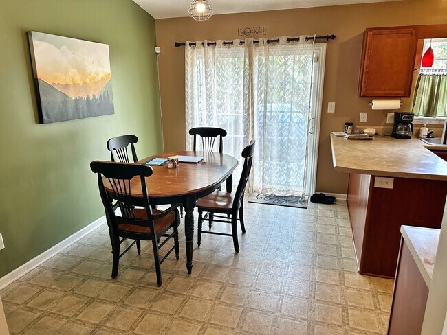 Building Photo - 203 Stockton Ct