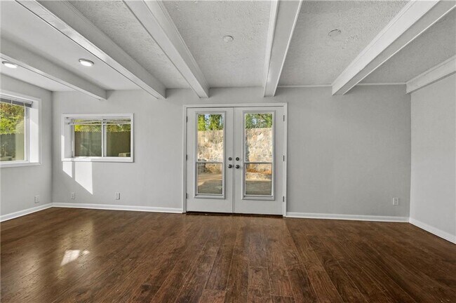 Building Photo - 2634 Birch St