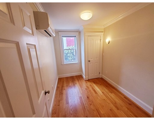 Building Photo - 105 E Brookline St