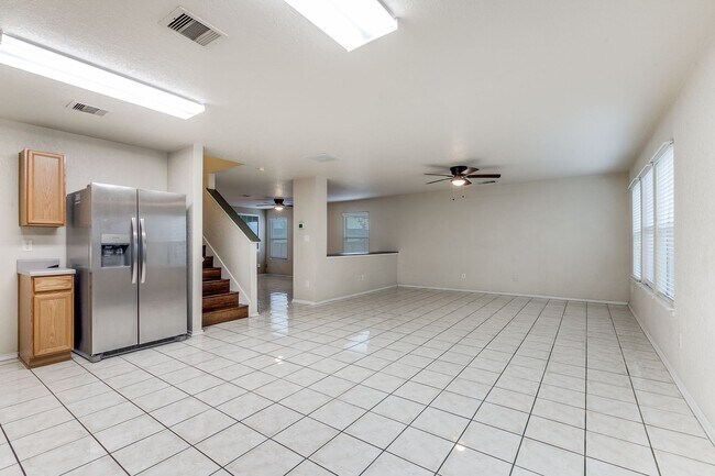 Building Photo - BEAUTIFUL 4-BEDROOM HOME NEAR UTSA