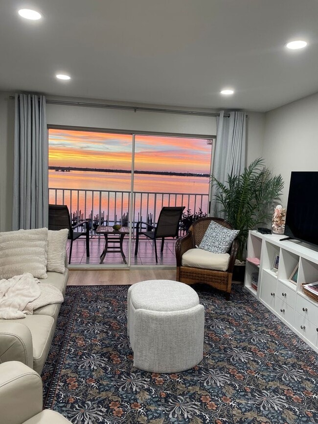 Building Photo - Palm Beach Landings  2885-502A