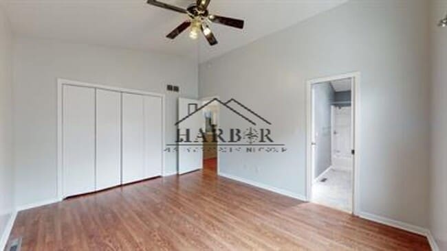 Building Photo - Single Family Home with Vaulted Ceilings!