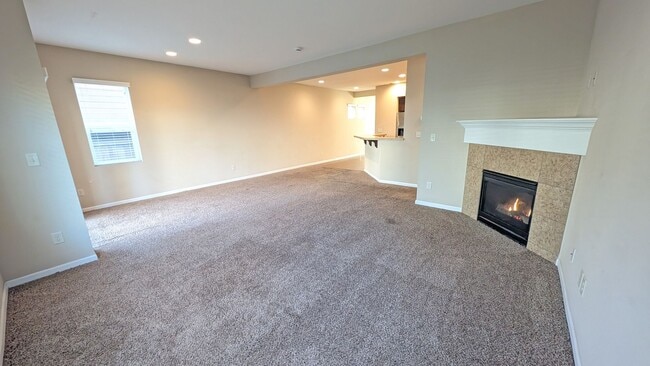 Building Photo - 4 bedroom 2.5 bathroom home