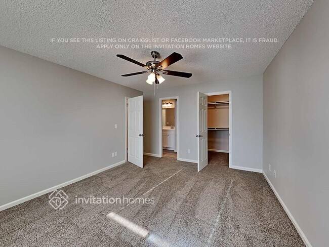 Building Photo - 3865 Valley View St