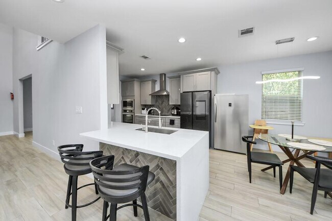 Building Photo - 7542 Lemma Dr