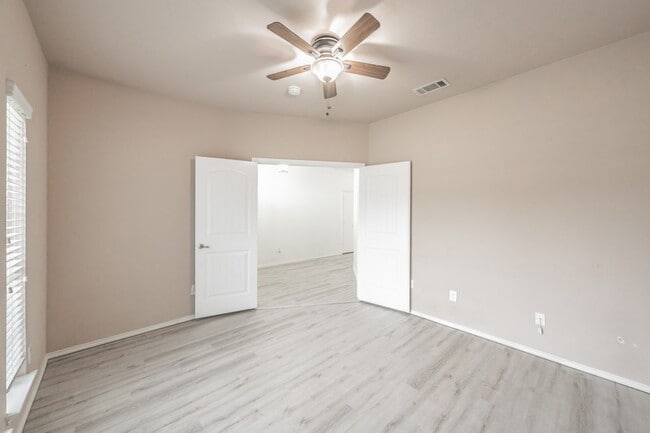 Building Photo - 3232 Florian Ln