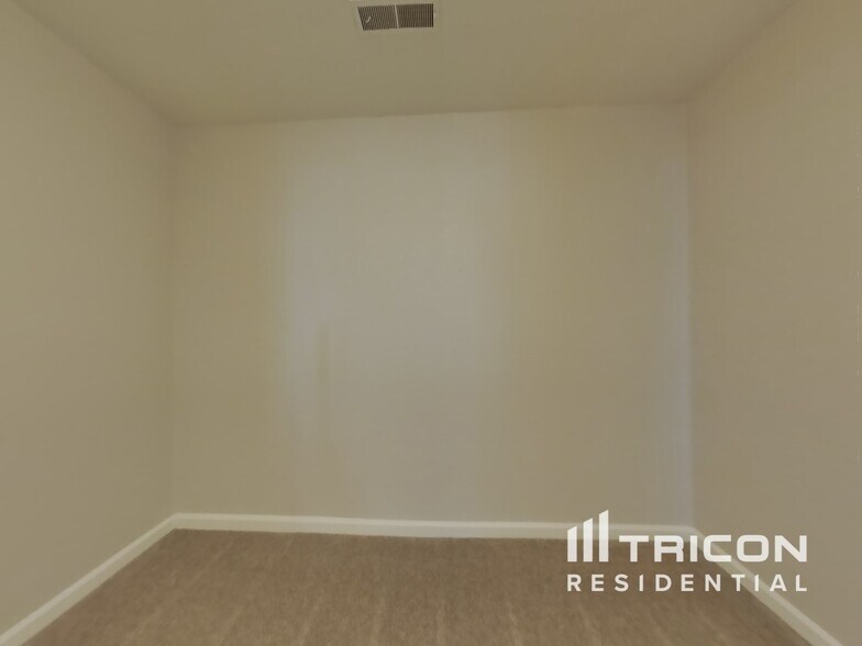 Building Photo - 2749 El Rey St