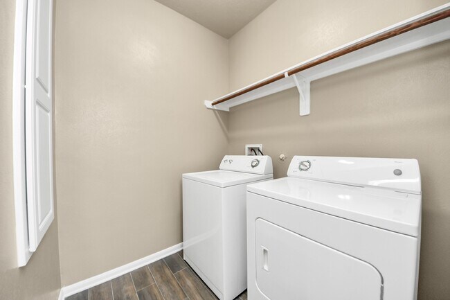 Building Photo - 12902 Meadow Springs Dr