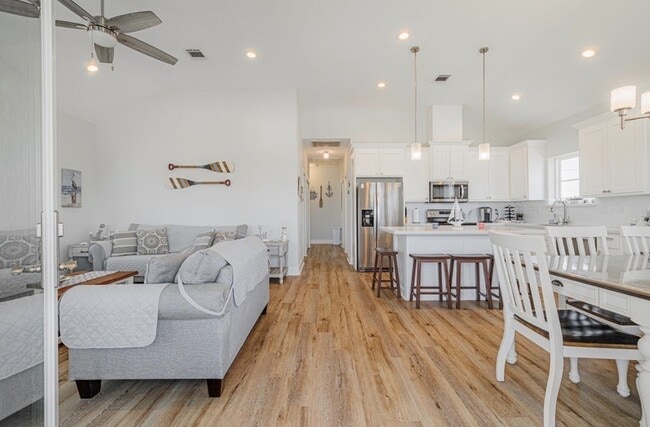 Building Photo - 25011 San Simeon Ct