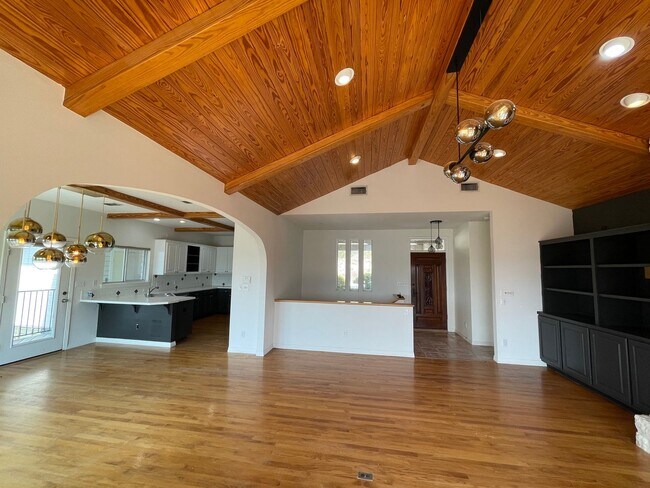Building Photo - GORGEOUS VIEWS OF LAKE TRAVIS AT HUDSON BEND