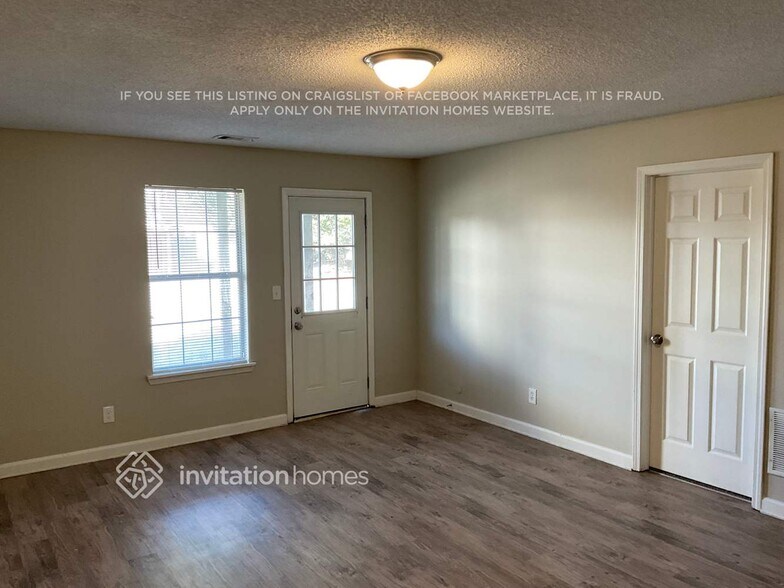 Building Photo - 301 Summer Hill Cir