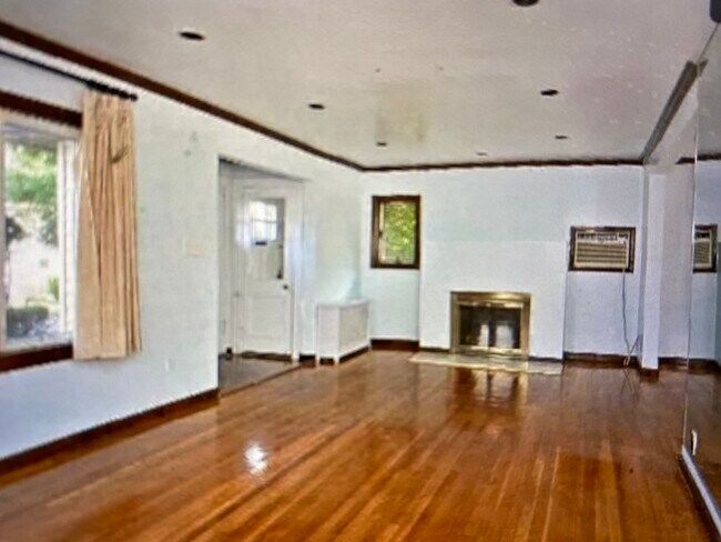 Building Photo - 58 Hicks Ln