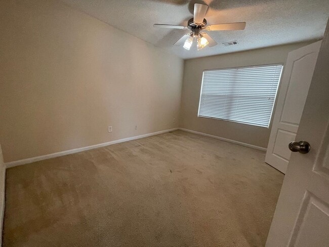 Building Photo - PRE-LEASING FOR AUGUST 2 2026! 1/2 Off Deposit!