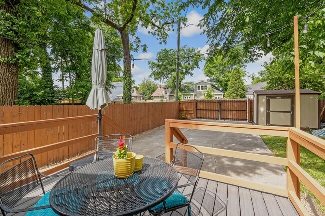 Building Photo - Beautiful Home Steps to Cleveland Park!