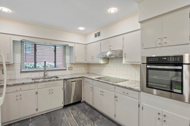 Kitchen - 2663 Charing Rd