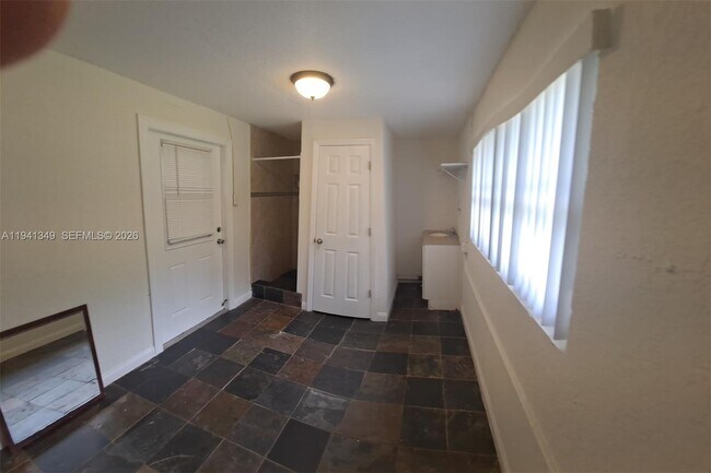 Building Photo - 335 SW 18th Ave