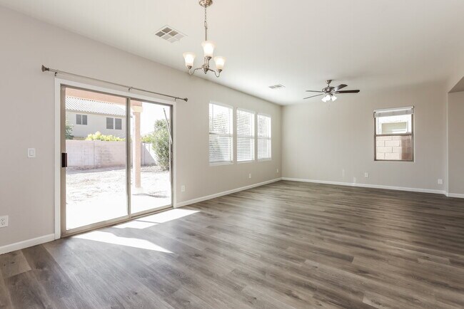 Building Photo - 4515 E Oxford Ln