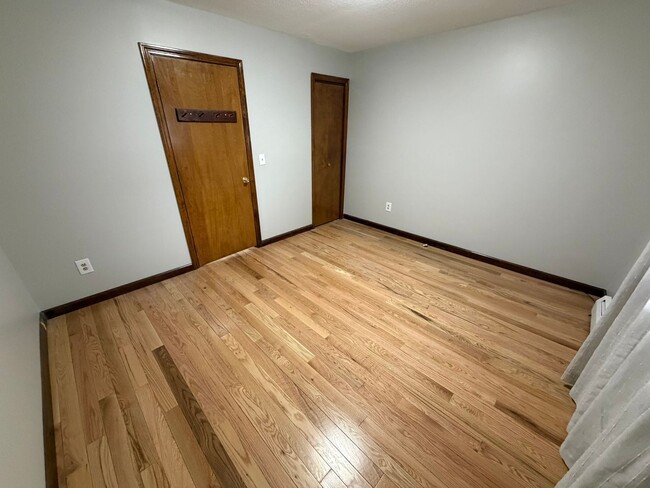 Building Photo - 365 West Ave