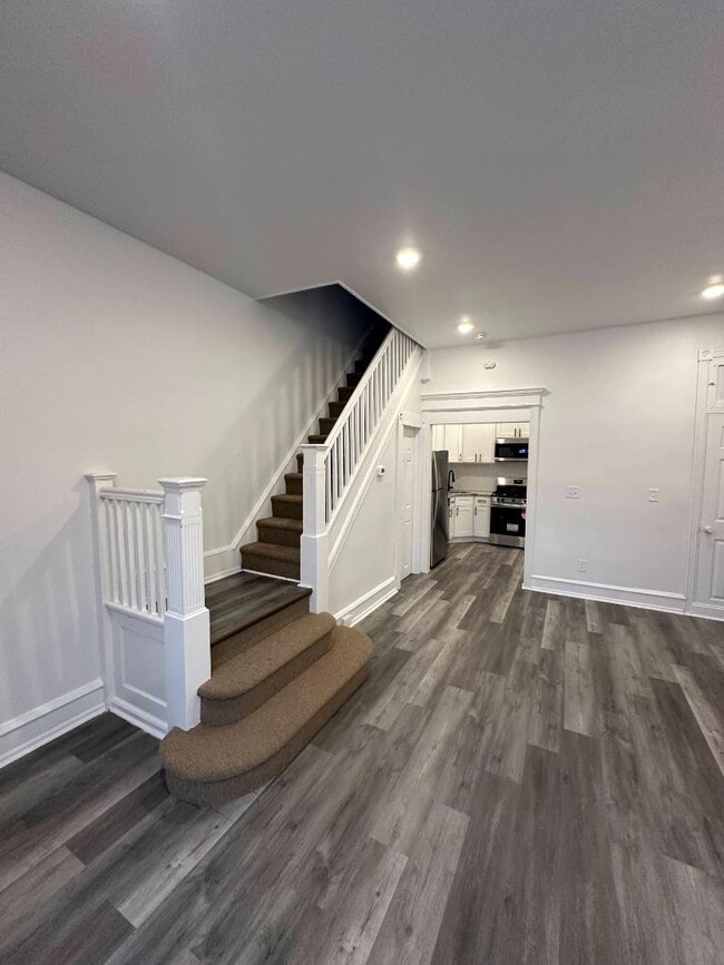 Building Photo - 2449 N 33rd St