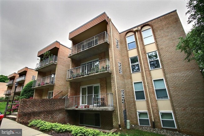 Building Photo - 11901 Parklawn Dr