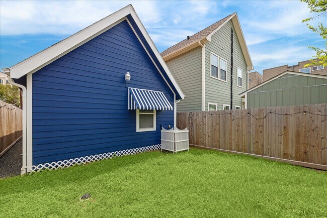 Building Photo - 1419 Laird St