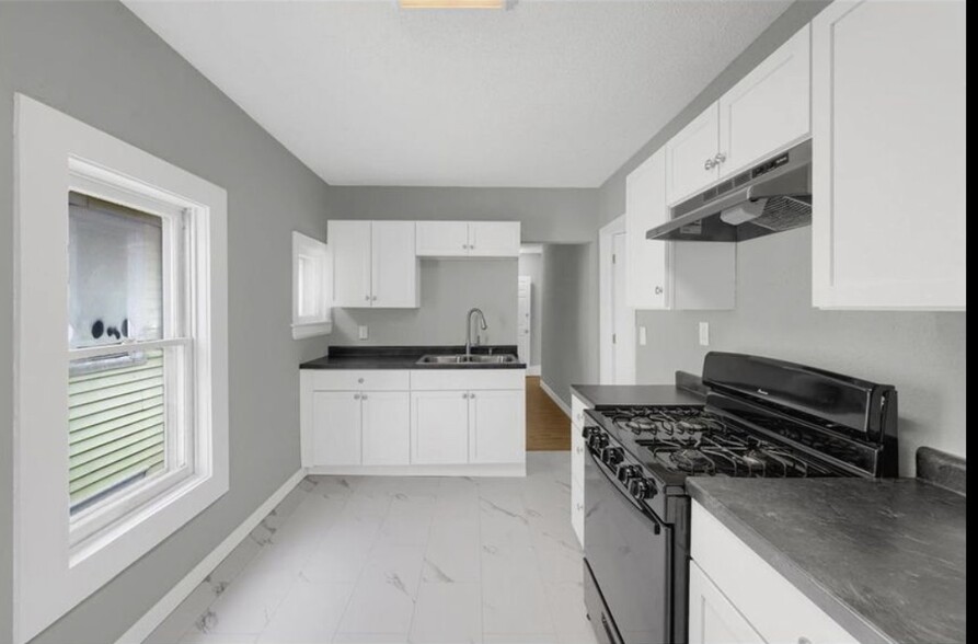 Primary Photo - 1055 7th St W