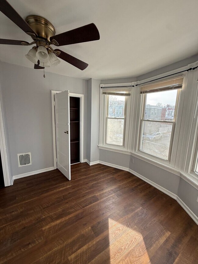 Building Photo - 3 Bedroom Home Steps to LaSalle University