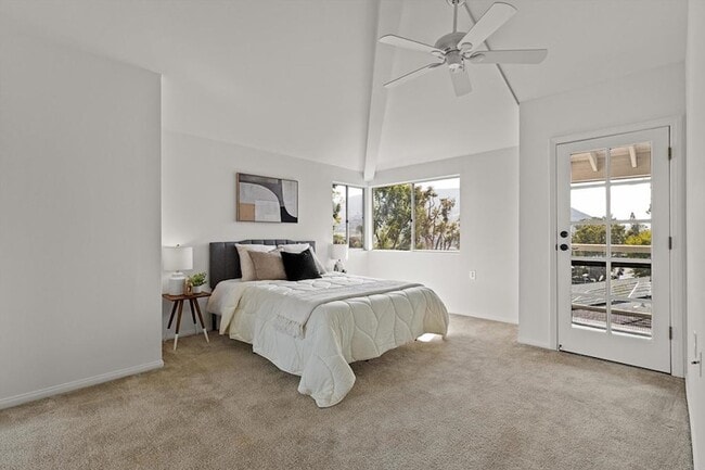 Building Photo - 1560 Circa Del Lago