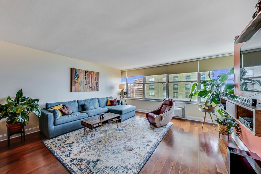 Building Photo - 1000 N Lake Shore Dr