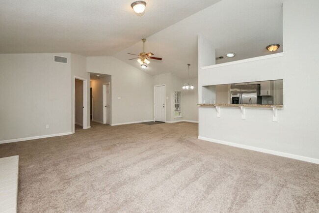 Building Photo - 2730 Bear Springs Dr