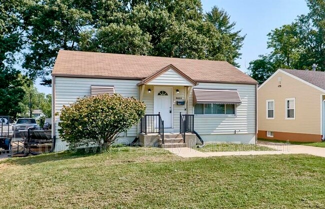 Building Photo - 9823 Meadowview Dr