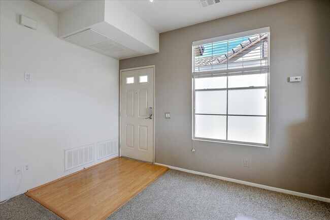 Building Photo - 10820 Sabre Hill Dr