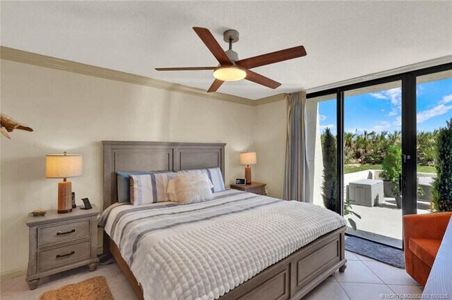 Building Photo - 10680 S Ocean Dr