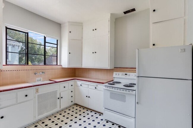 Building Photo - 2338 Channing Way