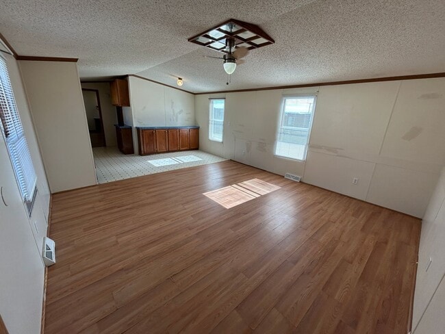 Building Photo - 3 Bed 2 Bath Updated Mobile Home w/ Fenced Yard & Many Amenities