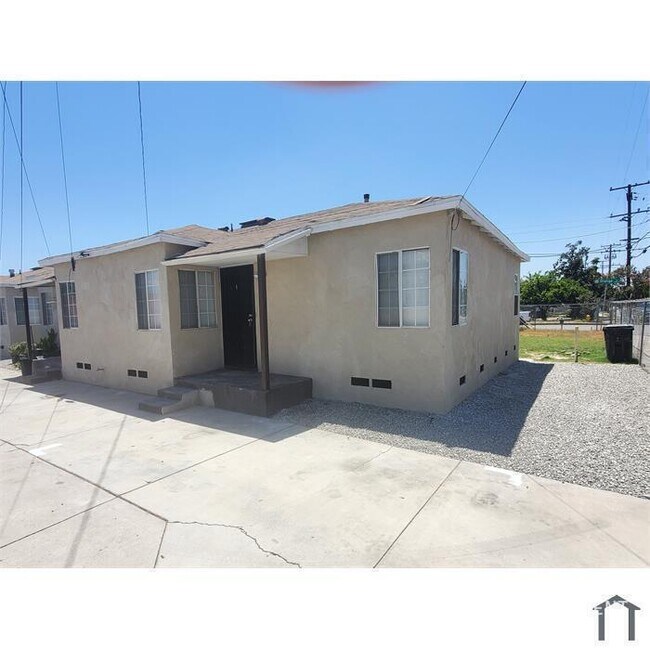 Building Photo - 1171 N Perris St
