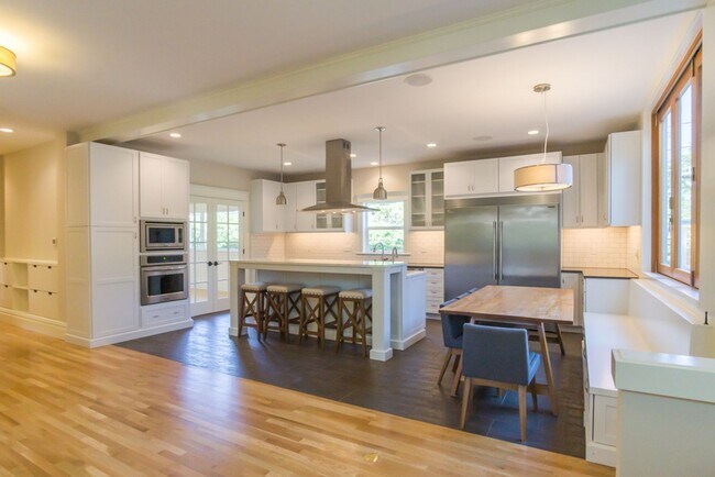 Building Photo - 6bd/3.75ba Seattle Home