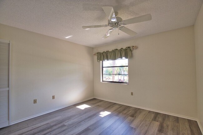 Building Photo - Annual Unfurnished 2 Bed 1 Bath Second Floor Condo located in Par Four at Capri Isles!