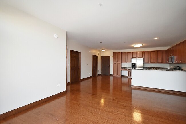 Building Photo - 160 S River St