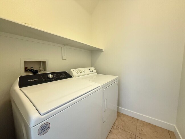 Building Photo - 8971 College Green St